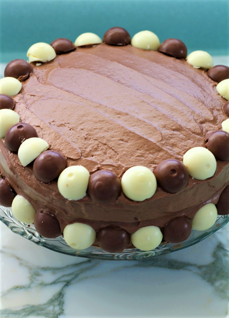 Chocolate Brownie Bottom White Cake