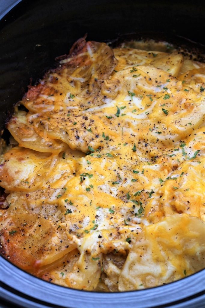 Cheesy Crock Pot Au gratin Potatoes