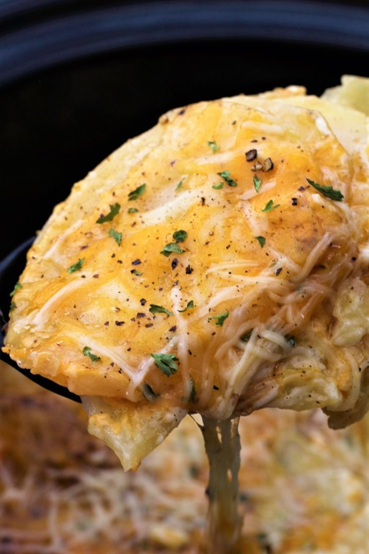 Cheesy Crock Pot Au gratin Potatoes