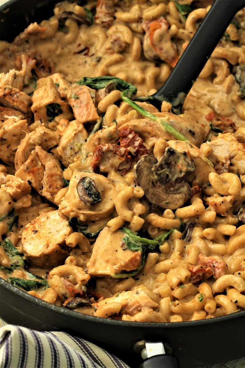 Tuscan Chicken Mac and Cheese With Mushrooms