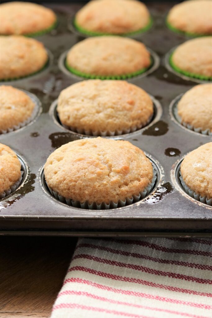 Snickerdoodle Muffins with Topping
