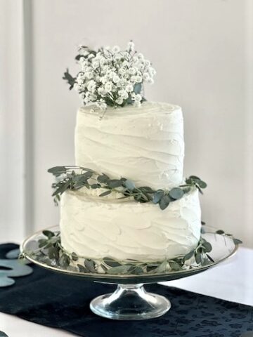 Rustic Chocolate Wedding Cakes - Rustic Wedding Chic | Chocolate wedding  cake, Wedding cake roses, Wedding cake rustic