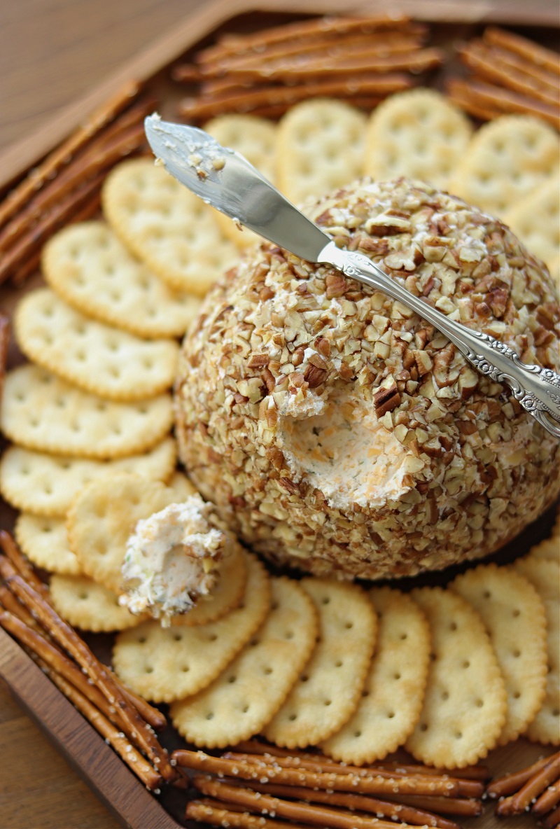 Easy Classic Cheeseball