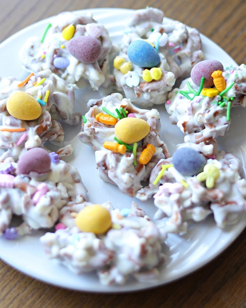Easter Chocolate Pretzel Clusters